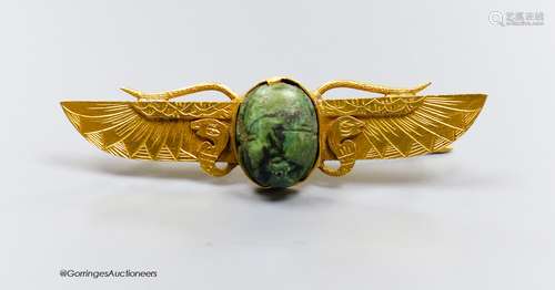 A yellow metal mounted scarab bar brooch, 47mm, gross 4.7 gr...