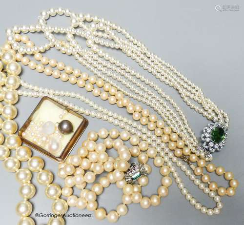 A single strand cultured pearl necklace and for simulated pe...