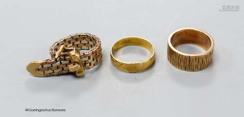 A bark textured 9 ct. rose gold ring, a small 18ct gold band...