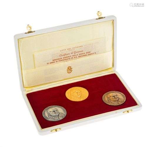 Coffret de trois médailles annuelles officielles du Vatican ...