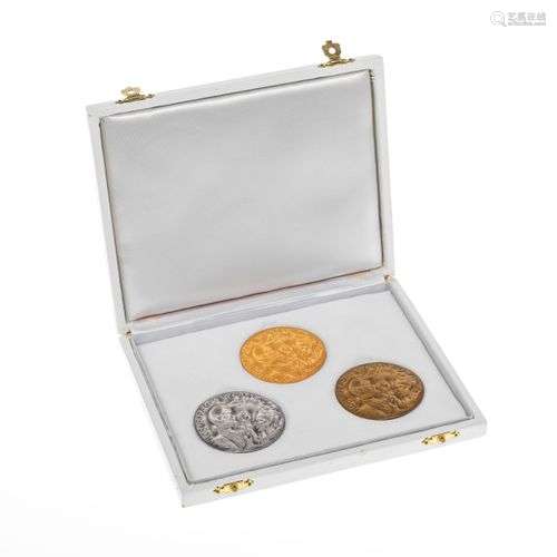 Coffret de trois médailles annuelles officielles du Vatican ...