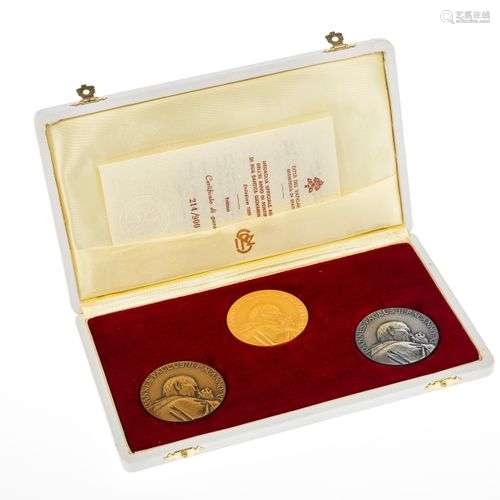 Coffret de trois médailles annuelles officielles du Vatican ...