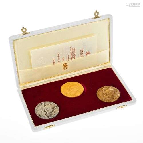 Coffret de trois médailles annuelles officielles du Vatican ...