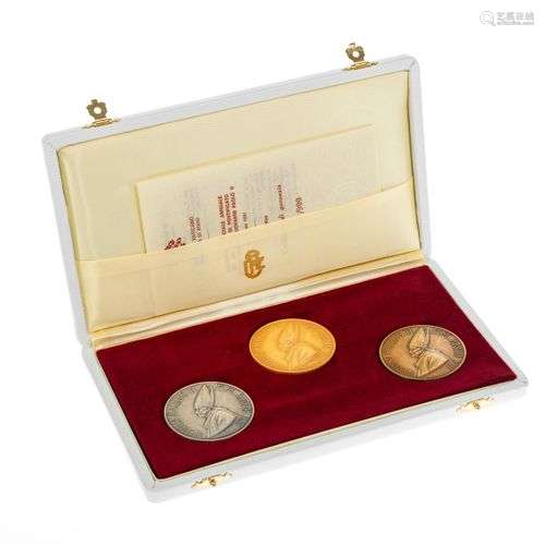 Coffret de trois médailles annuelles officielles du Vatican ...