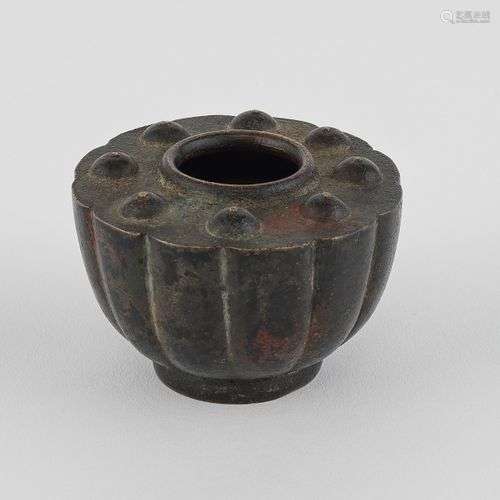 Pot, probablement Chine Bronze patiné, 4x7 cm