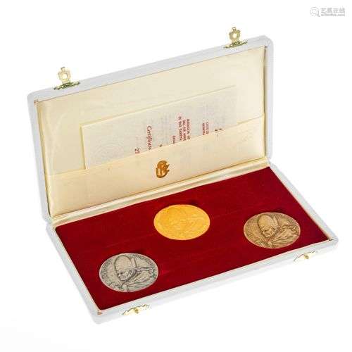 Coffret de trois médailles annuelles officielles du Vatican ...