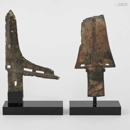 Deux pointes de lance, Chine, dans le style archaïque Bronze...