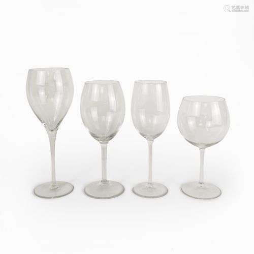 Ensemble de verres sur pied Verre, dim. Diverses