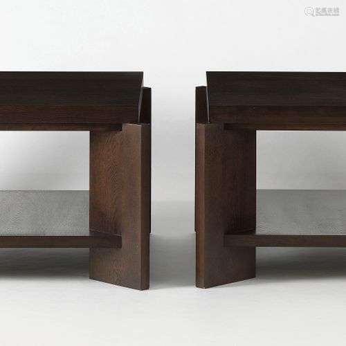 Deux grandes tables d'appoint carrées Bois teinté façon weng...