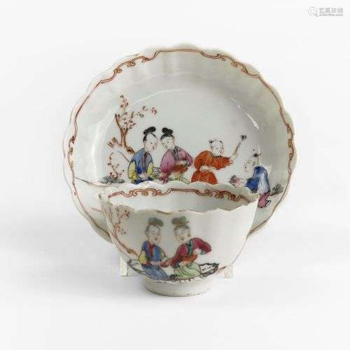 Tasse et sous-tasse, Japon Porcelaine émaillée polychrome à ...