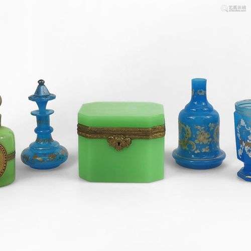 Vase, écrin, coffret et chope Opaline bleue et verte, H de 1...