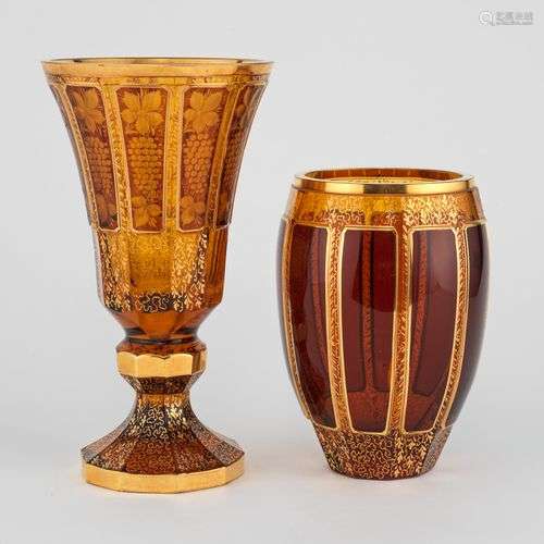 Egermann, Bohème Deux vases en cristal taillé et doré, H 28 ...