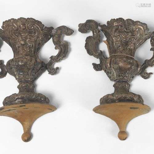 Vases d’applique Probablement Italie, XVIIIe s, argent, H 28...