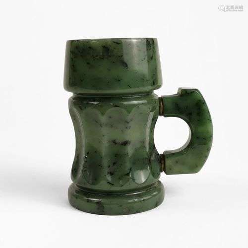 Chope, Chine, XXe s Jade épinard, H 13 cm