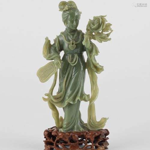 Dame de cour, Chine Jade, H 17 cm