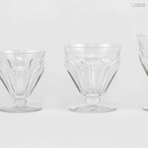 Baccarat, partie de service de verres sur pied modèle Bourbo...