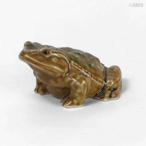 Crapaud, XXe s Porcelaine émaillée polychrome, L 11 cm