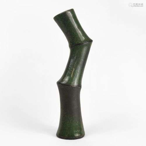 Vase évoquant une branche de bambou Céramique émaillée vert,...