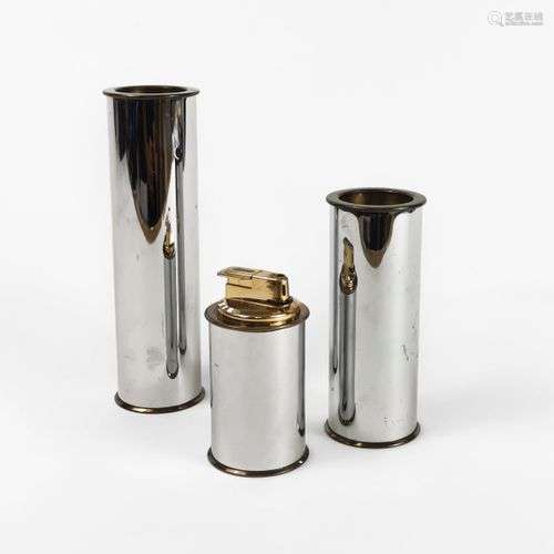 Suite de 3 bougeoirs cylindriques dont 1 en forme de briquet...