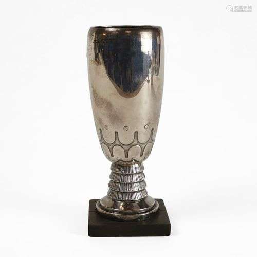 Petit vase Art déco France, argent et bois, H 14 cm