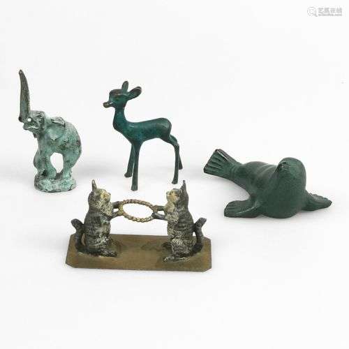 Ensemble de trois figurines, bronze de Vienne H 4 à 8 cm