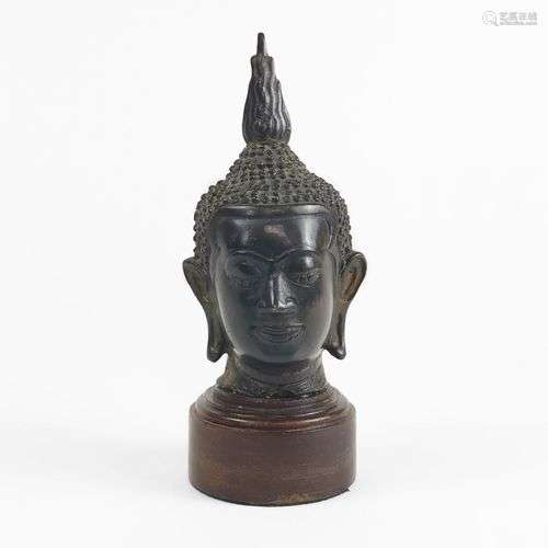 Tête de bouddha, Thaïlande, XXe s Bronze à patine brune, H 1...