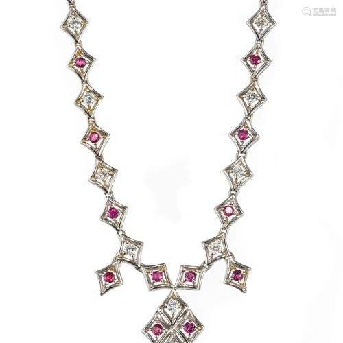 Collier composé de motifs en losanges ajourés sertis de diam...