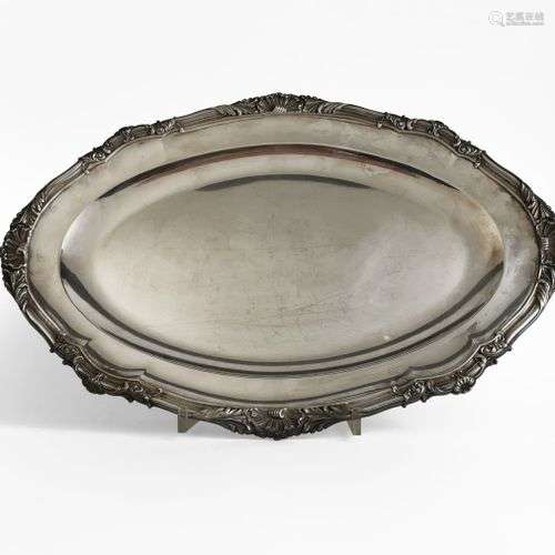 Plat ovale de style rocaille Métal argenté, L 48 cm