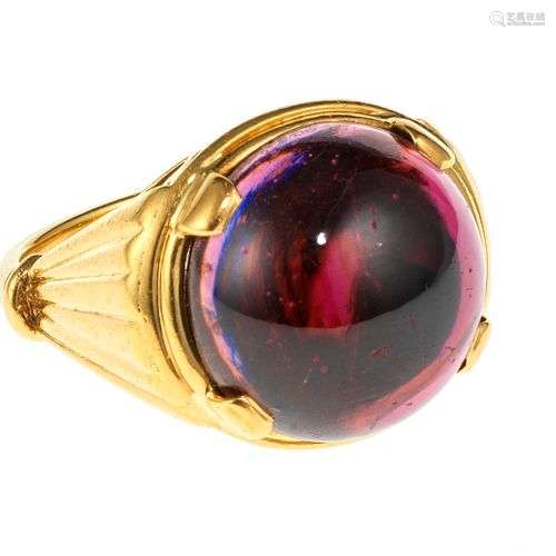 Bague sertie d'un grenat almandin taille cabochon (D env. 14...