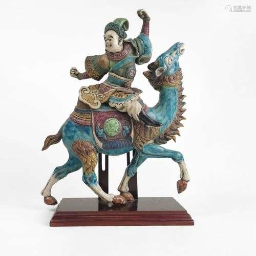 Guerrier sur son chameau, Chine Grès émaillé polychrome, H 3...