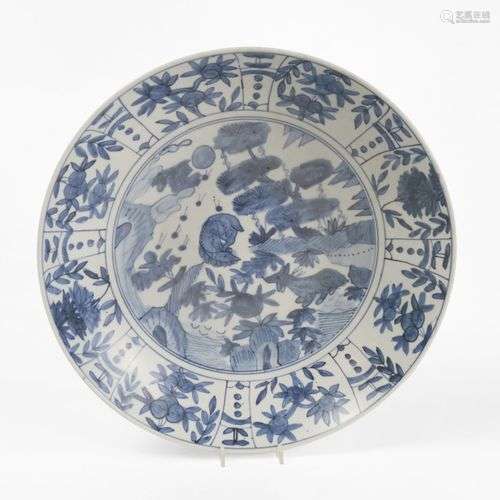 Grand plat, Chine dans le style Ming Porcelaine émaillée ble...