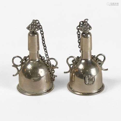 Deux flacons à parfum Travail oriental, argent 800, H 7 cm, ...