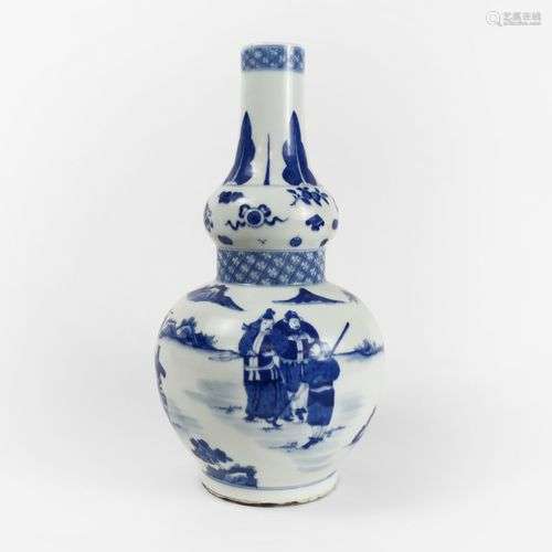 Vase double-gourde, Chine, XXe s Porcelaine émaillée bleu bl...