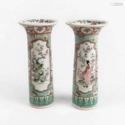 Paire de petits vases rouleaux, Chine, XXe s Porcelaine émai...