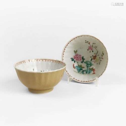 Paire de tasses, famille rose, Chine Porcelaine émaillée pol...