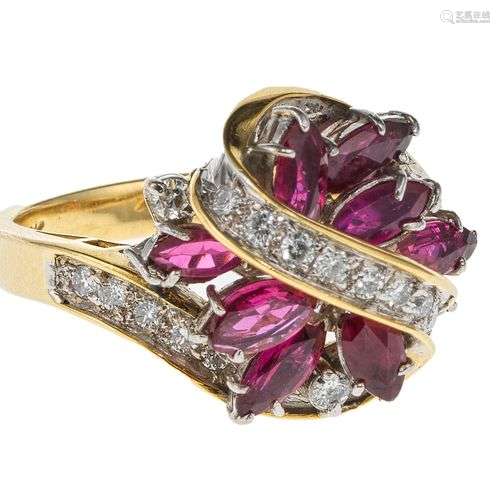 Bague sertie de rubis taille marquise formant une fleur reha...