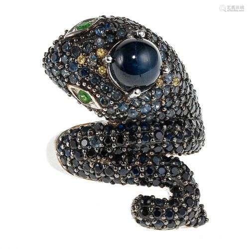 *Bague à motif de serpent centré d'un saphir étoilé cabochon...