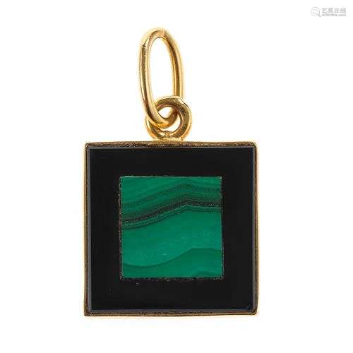 Pendentif centré d'une plaque de malachite Travail français,...