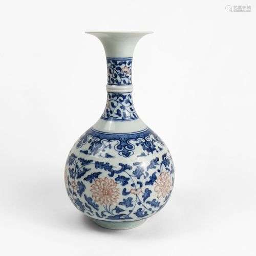 Vase balustre, Chine, XXe s, marque Qianlong apocryphe Porce...