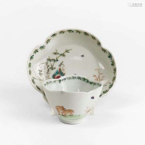 Tasse et sous-tasse, Chine, XVIIIe s Porcelaine émaillée pol...