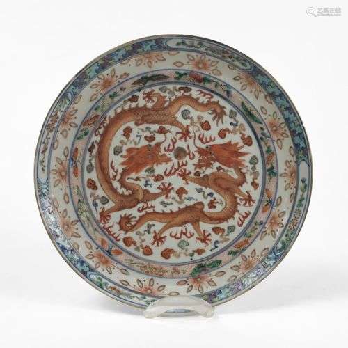 Assiette, Chine, XIXe s Porcelaine émaillée polychrome à déc...