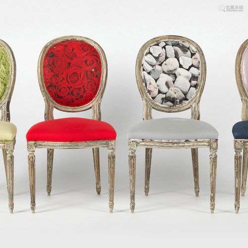 Quatre chaises de style Louis XVI Bois cérusé et tissus mode...