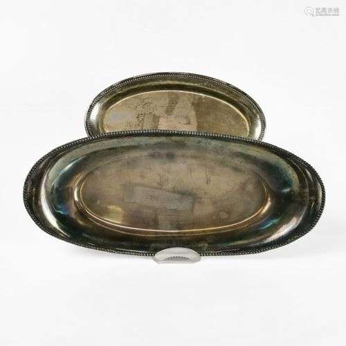 Plateau ovale Argent, L 17 cm, 120 g. On joint un plateau ov...