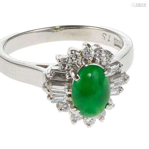 *Bague sertie d'un jade birman taille cabochon ovale entouré...