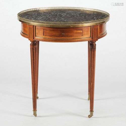 Table bouillotte de style Louis XVI Acajou, laiton et marbre...