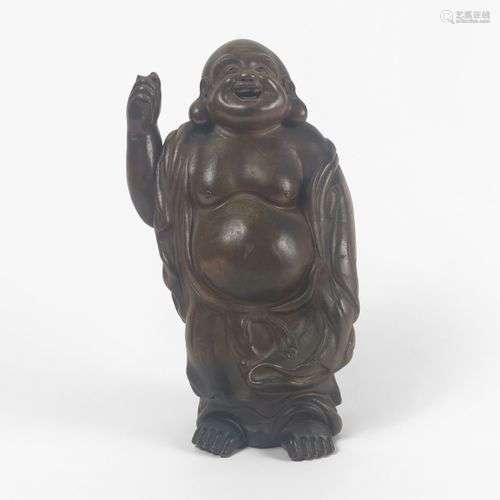 Bouddha rieur debout, Japon, XIXe s Grès patiné, H 28 cm