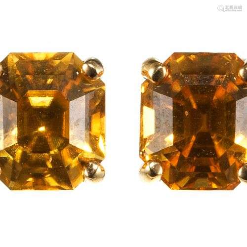 Clous d'oreilles sertis de zircons naturels (total 3,9 ct) O...