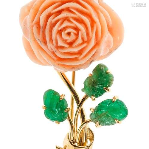 Broche-pendentif sertie d'une fleur en corail rehaussée de p...