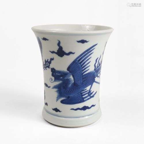 Petit vase évasé, Chine Porcelaine émaillée bleu blanc à déc...