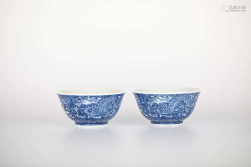 17th,A pair of blue and white dragon bowls